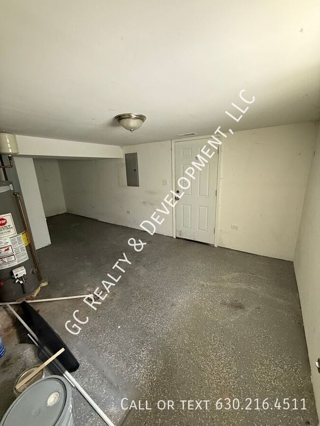 Building Photo - 10119 S Peoria St
