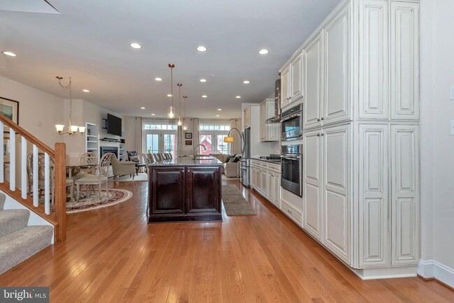 Building Photo - 9124 Kenway Ln