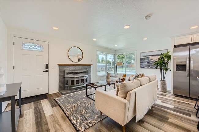 Building Photo - Just renovated - 4 bedroom Home