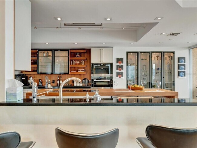 Building Photo - 555 5th Ave NE