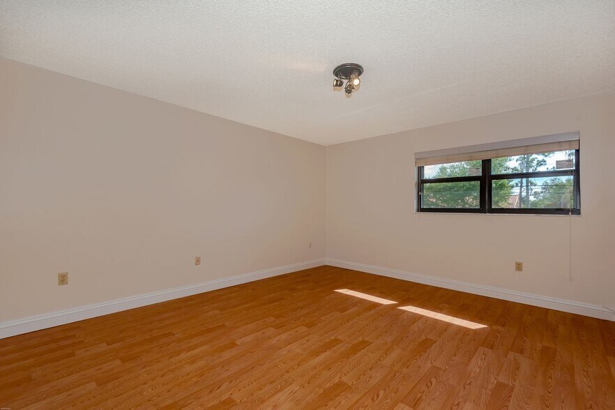 Building Photo - 9025 SW 112th Ct