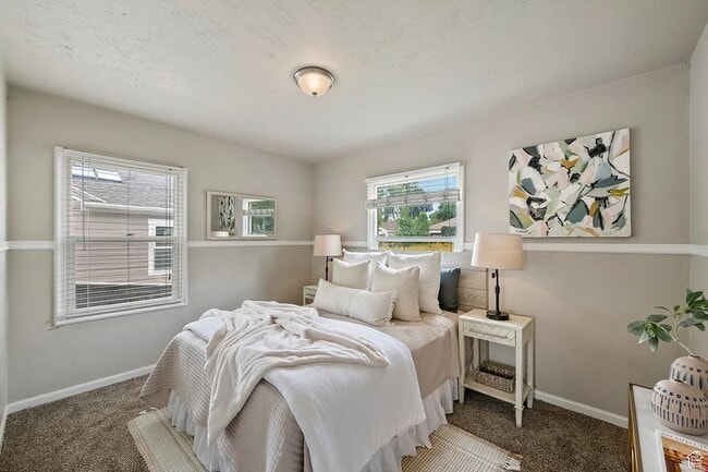 Building Photo - 1980 Downington Ave S