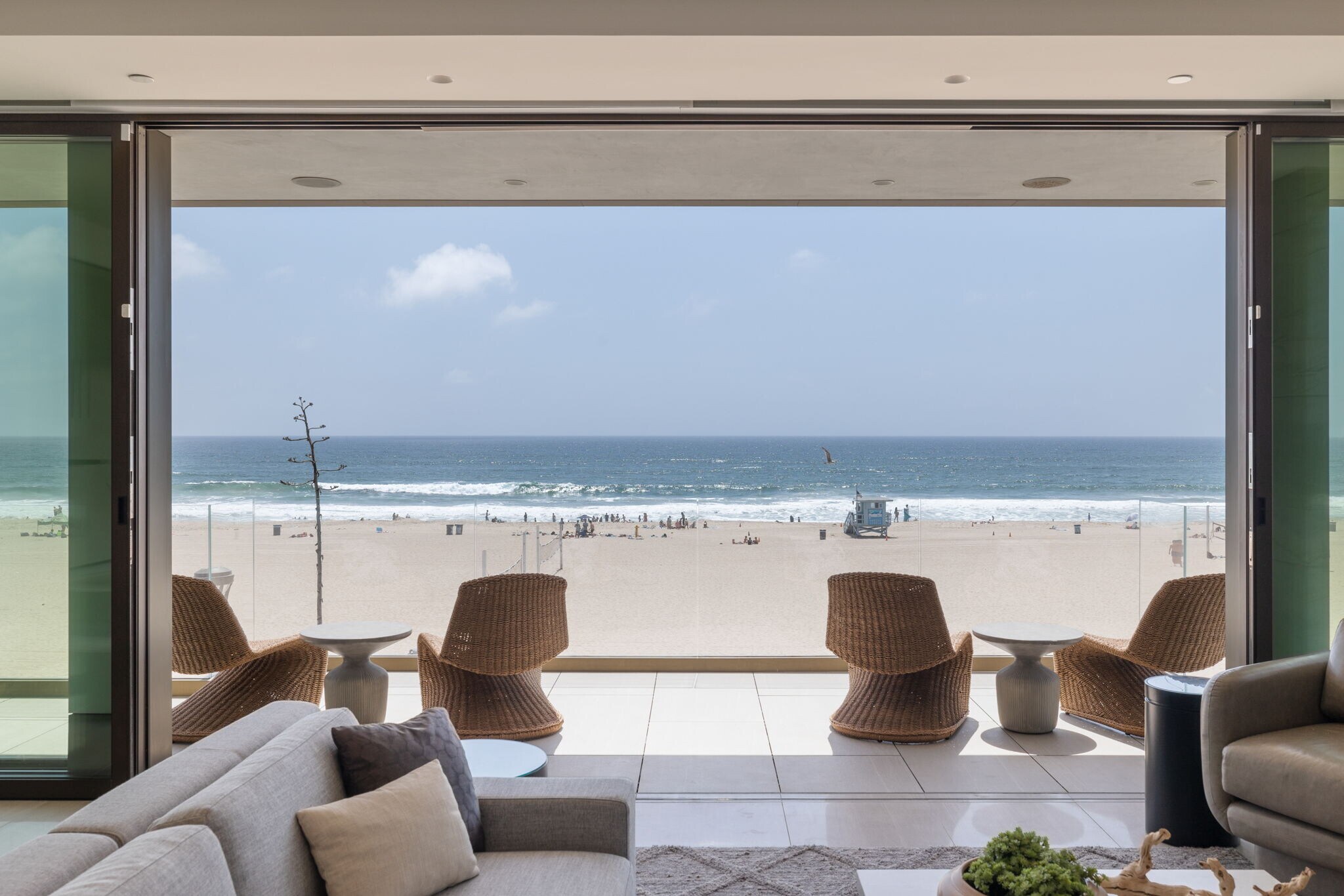 Building Photo - 716 The Strand