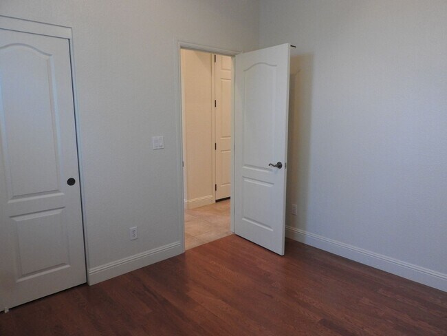 Building Photo - Empire Ranch!!