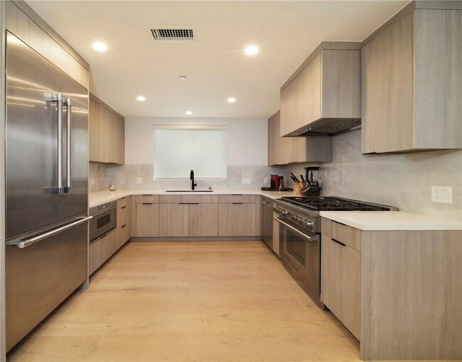 Building Photo - 603 1/2 Iris Ave Apt #B, Corona Del Mar, CA 92625 - 2 BR 3 BA condo