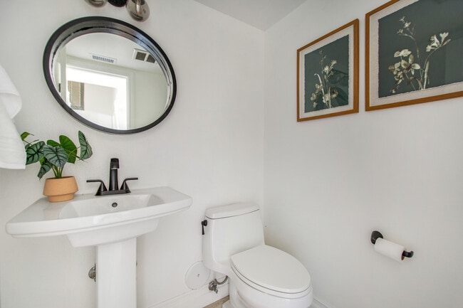 Building Photo - 19 Seabird Ct