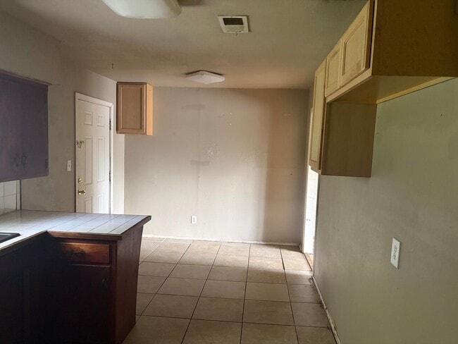 Building Photo - $1,500 Move-In Special