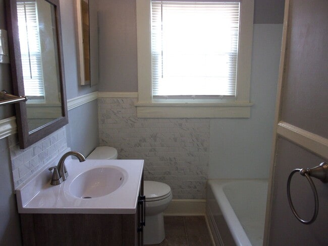 Building Photo - Charming 2 Bedroom 1 Bath Home in the Heart of Downtown Rock Hill