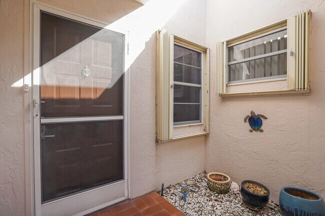 Building Photo - 6099 Waldwick Cir