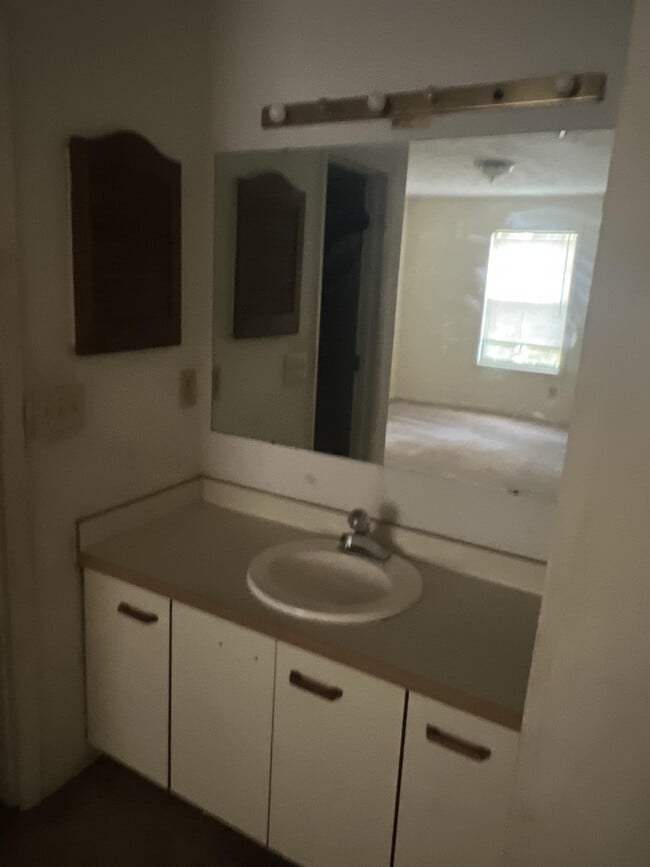 Building Photo - 6801 Willowbrook Dr