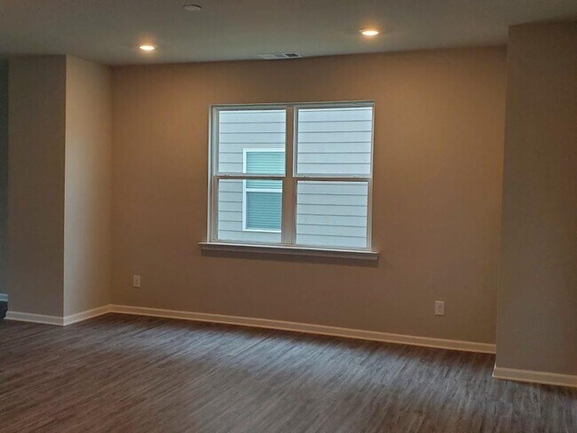 Building Photo - 135 Berry Dr