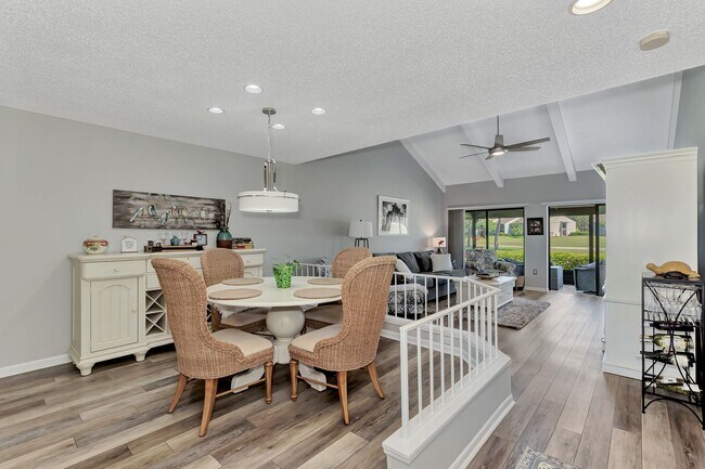 Building Photo - Welcome to your Heatherwood Heaven