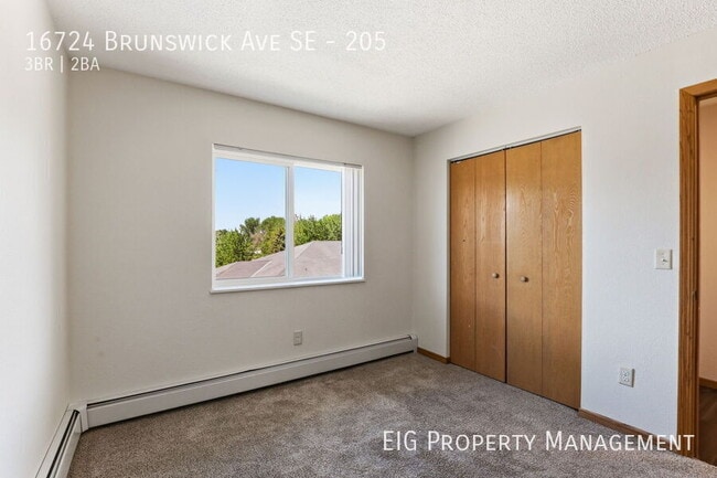 Building Photo - 16724 Brunswick Ave SE