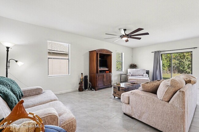 Building Photo - 543 Old Country Rd S E