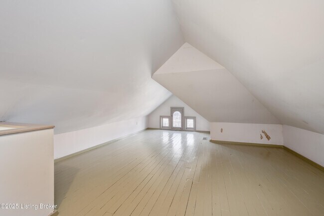 Building Photo - 1704 Rosewood Ave