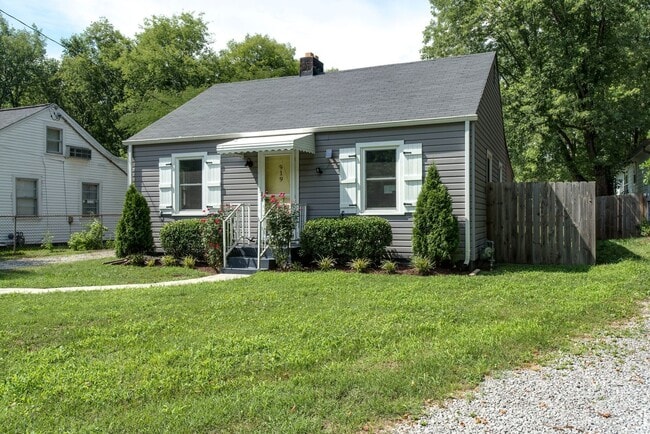 Building Photo - Cute and Cozy Home in Cleveland Park, Walk...