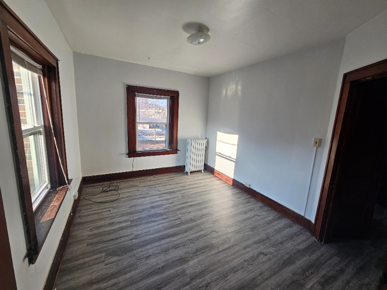 Building Photo - 1560 7th Ave