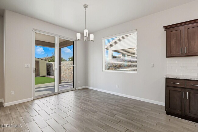 Building Photo - 533 Twilight Dr