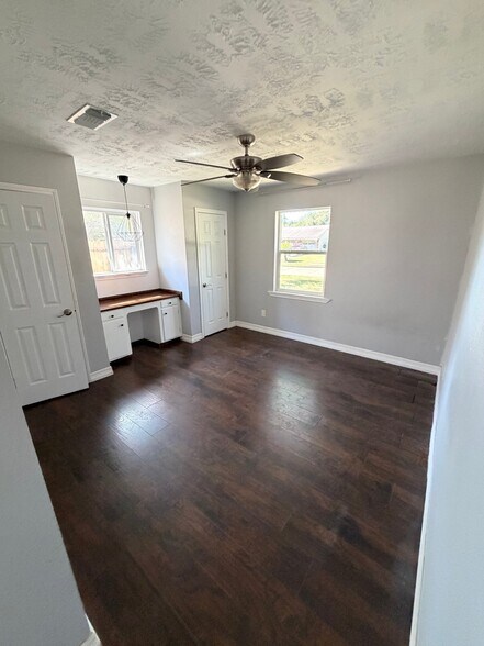 Building Photo - 7230 Edgemoor Dr