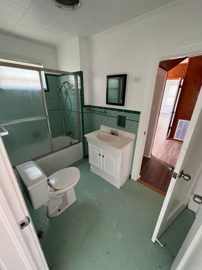 Building Photo - Great Home in Procter St!
