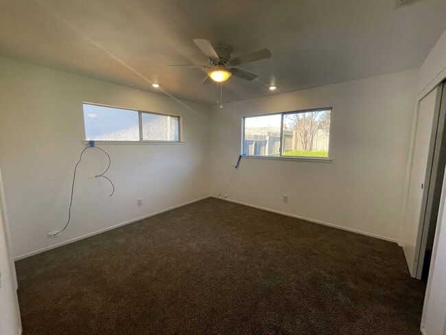 Building Photo - Updated Folsom Home Available September 5th