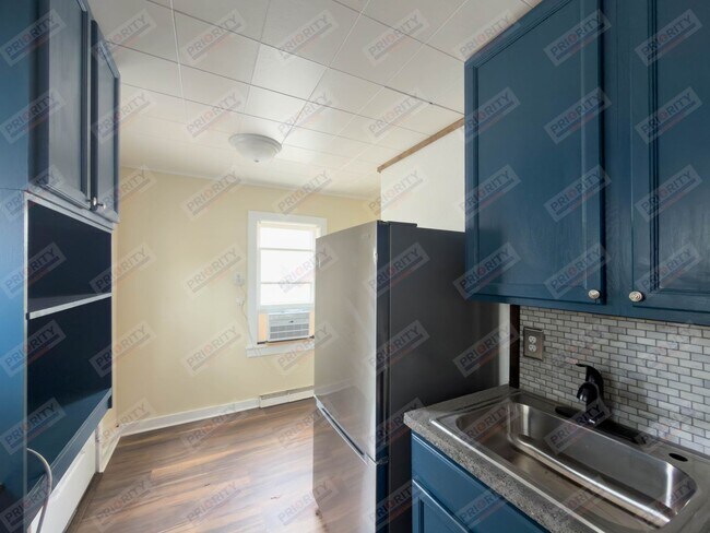Building Photo - 1 Bedroom Single Family Home