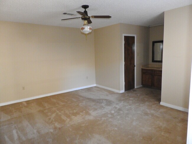 Building Photo - 2014 Beechwood Blvd