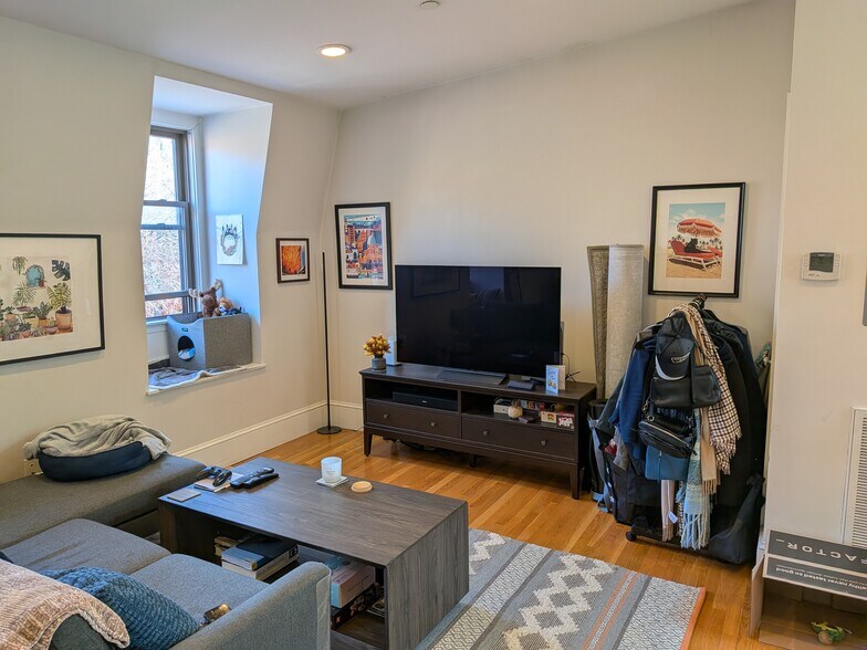 Building Photo - 87 3rd St