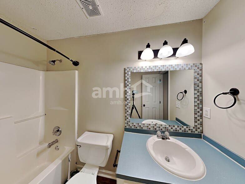 Building Photo - 1017 Queensbury Run