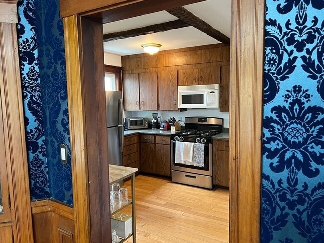 Building Photo - 5 Glenmont Rd