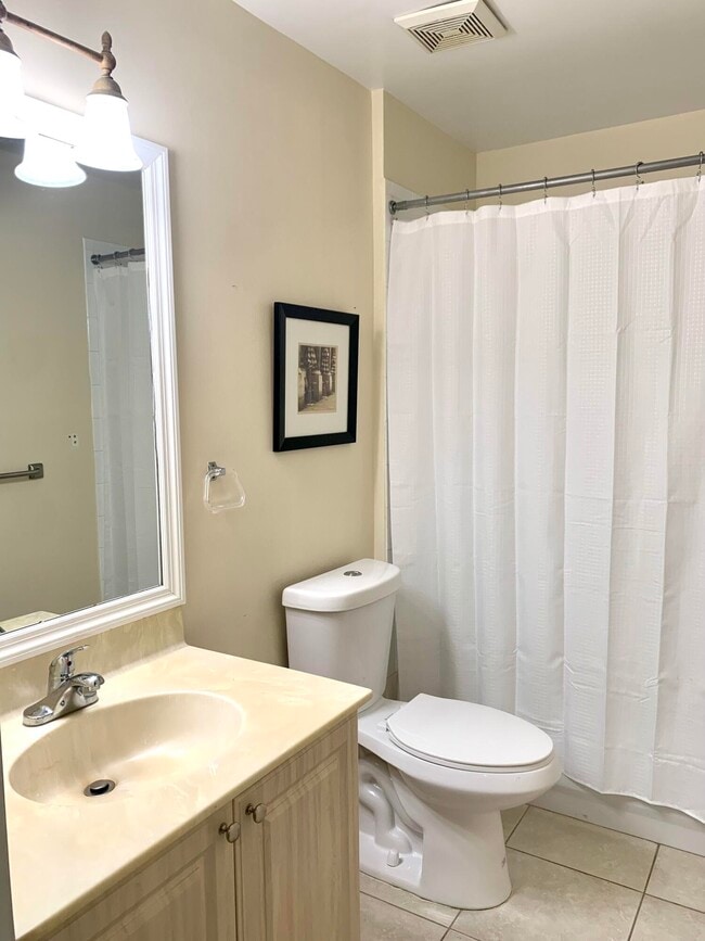 Building Photo - 2080 Greenview Shores Blvd