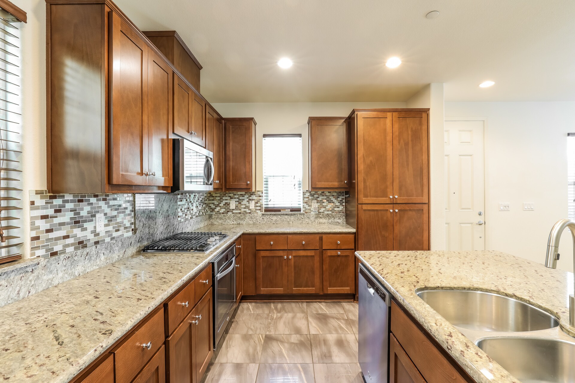 Building Photo - 1591 Sylvia St