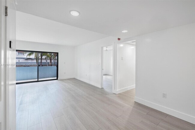 Building Photo - 3582 NE 171 St