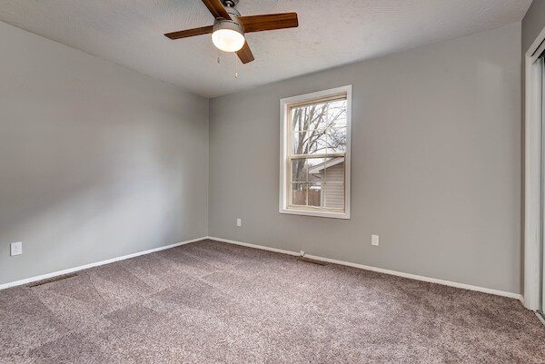 Building Photo - 3128 S Pinehurst Ave