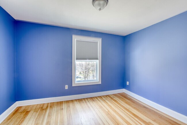 Building Photo - Lovely 2 Bedroom Single Family Home in Historic Monroe District
