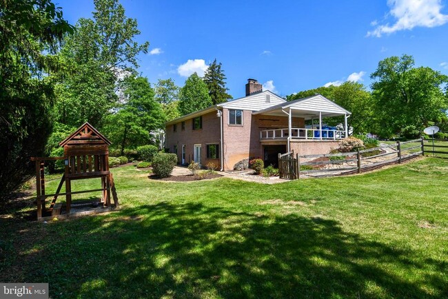 Building Photo - 4842 Randolph Dr