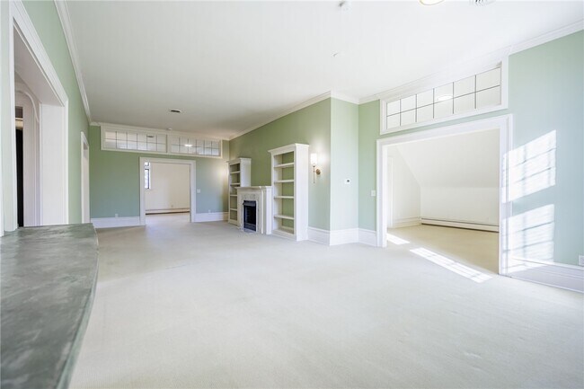 Building Photo - 901 East Ave