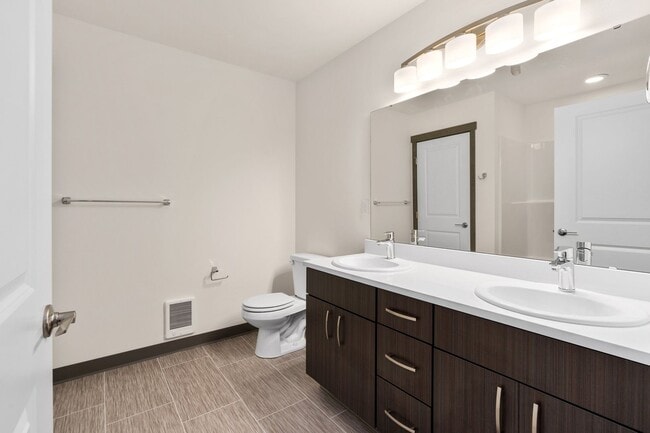 Building Photo - Beautiful Spacious Two Bedroom Townhouse i...