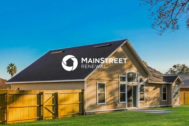 Building Photo - 3 Bedroom Pet-Friendly Home in Jacksonville, FL with Main Street Renewal