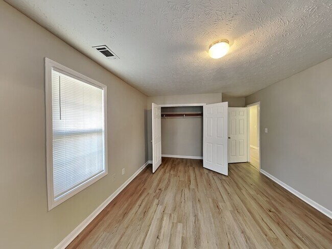 Building Photo - 546 Baron Dr