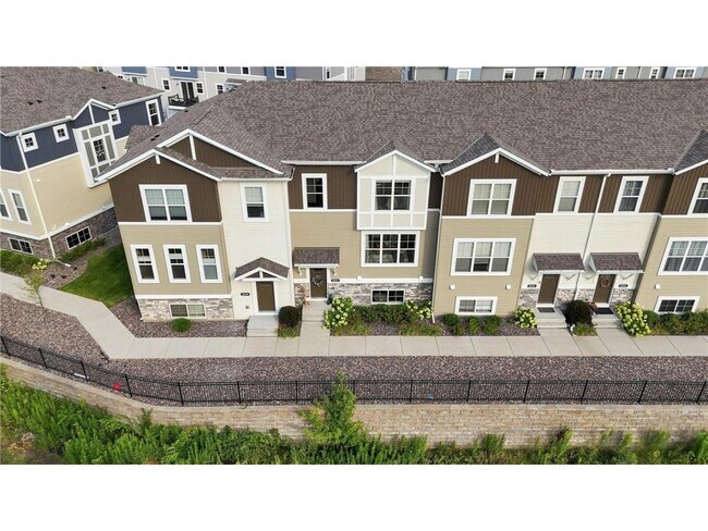 Building Photo - 2217 Gateway Curv
