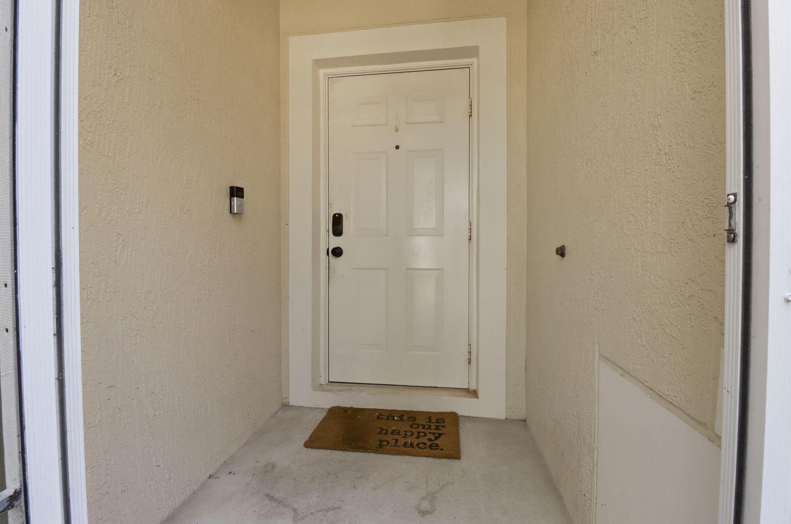 Building Photo - 9902 Lago Dr