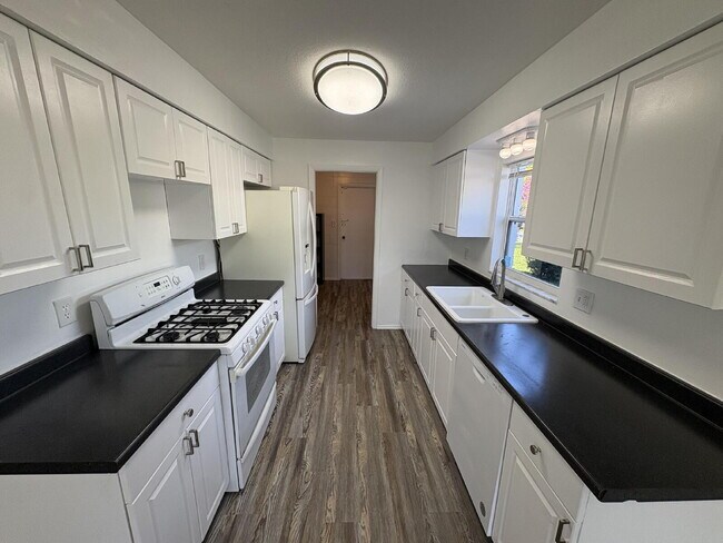 Building Photo - Coastal Living Starts Here – Renovated 4BR Home Just 10 Minutes from the Beach