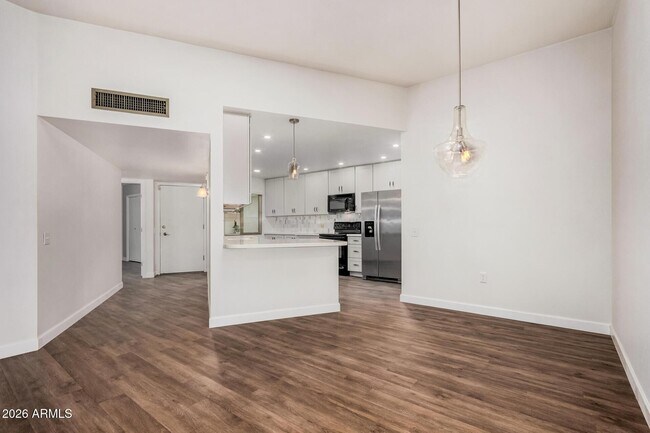 Building Photo - 16635 N 103rd Ave