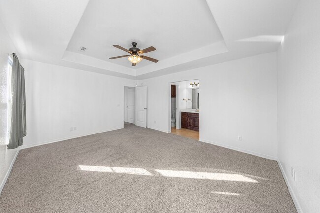 Building Photo - Are you looking for a short term rental. Look No further!!