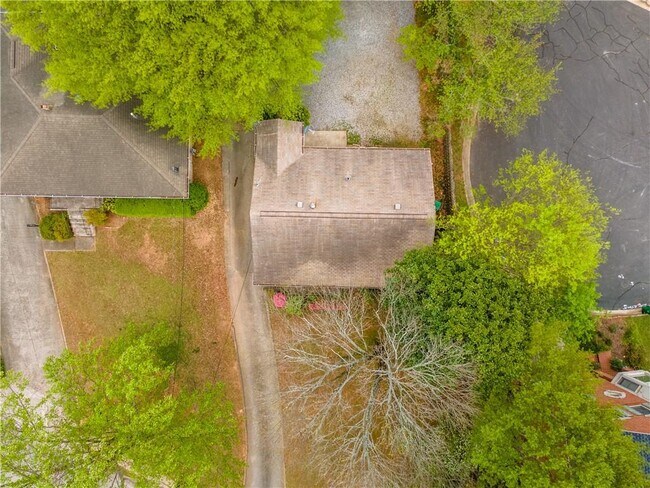 Building Photo - 1387 Church St