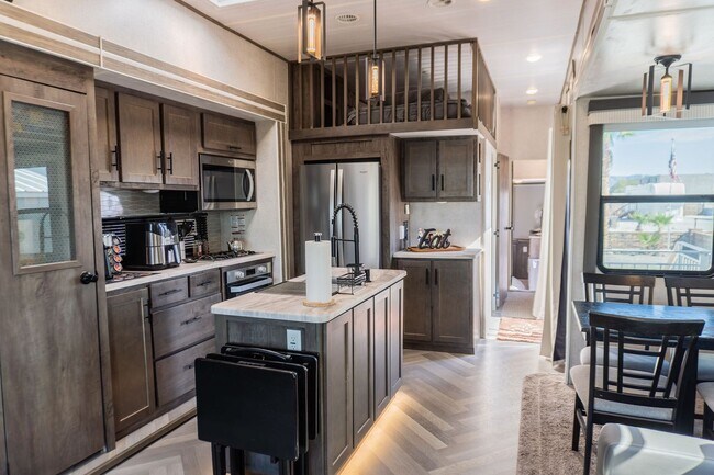 Building Photo - Turn-Key Park Model in Yuma Foothills – Fu...