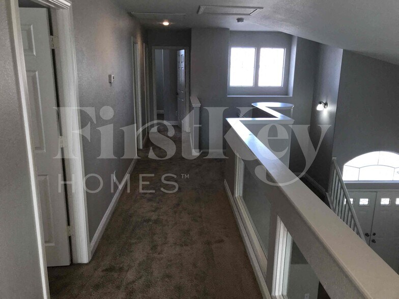 Building Photo - 8041 Hilliard Ave