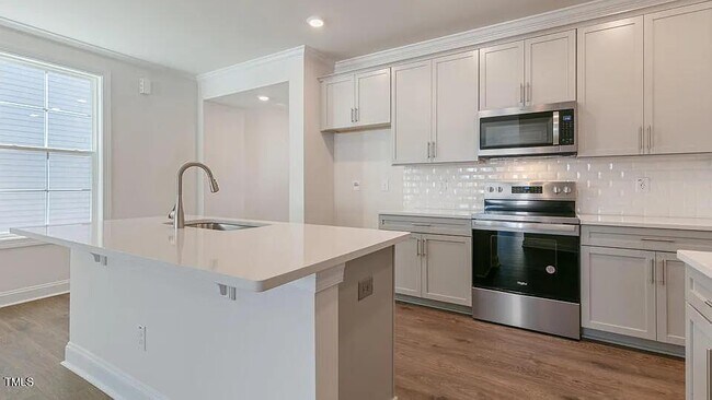 Building Photo - 614 Andrade Dr