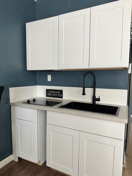 Building Photo - 6015 N Alturas Ave